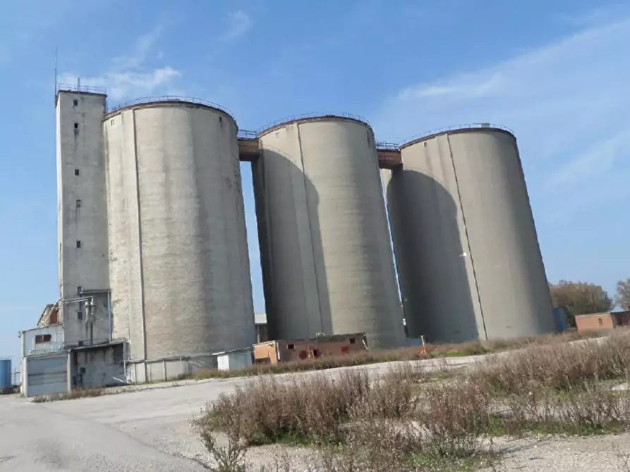 Immagine 1 di Magazzino in vendita  in contrada Incoronata, N. snc a Foggia