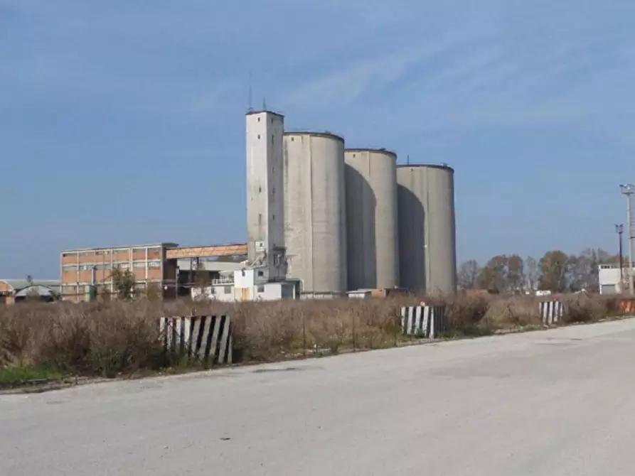 Immagine 2 di Magazzino in vendita  in contrada Incoronata, N. snc a Foggia