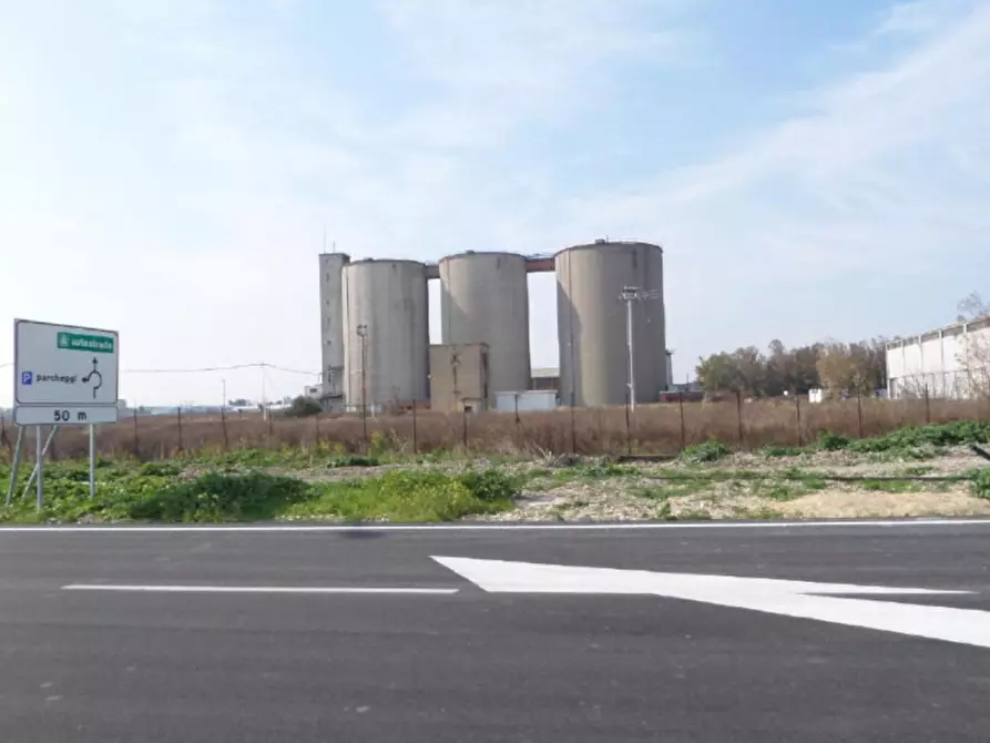 Immagine 3 di Magazzino in vendita  in contrada Incoronata, N. snc a Foggia