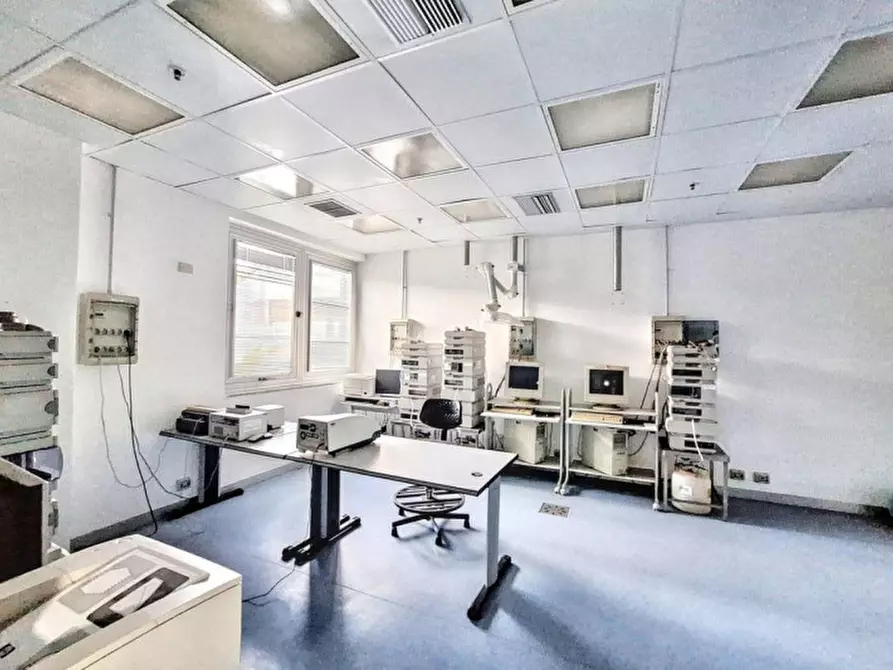 Immagine 10 di Ufficio in vendita  in Via III Strada Mimosa - Zona industriale, N. 12 a Catania