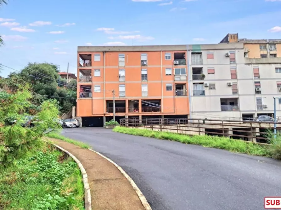 Immagine 1 di Appartamento in vendita  in Viale San Teodoro, Loc Librino, N. 11 a Catania