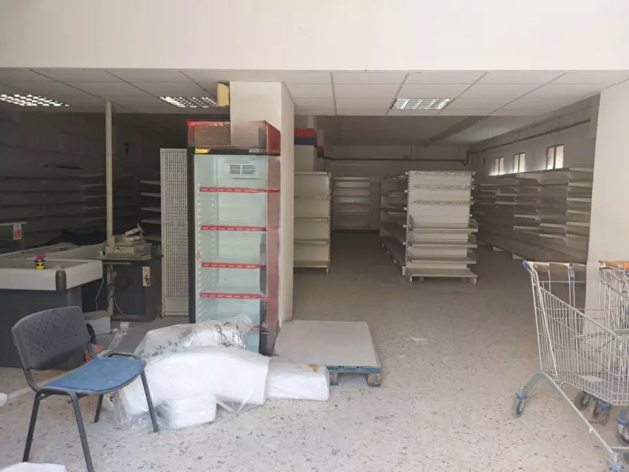 Immagine 2 di Negozio in vendita  in Via Roma, N. 26 a Gagliano Castelferrato