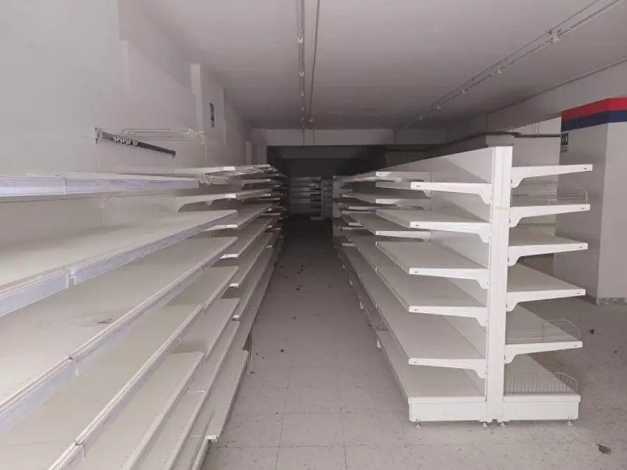 Immagine 4 di Negozio in vendita  in Via Roma, N. 26 a Gagliano Castelferrato