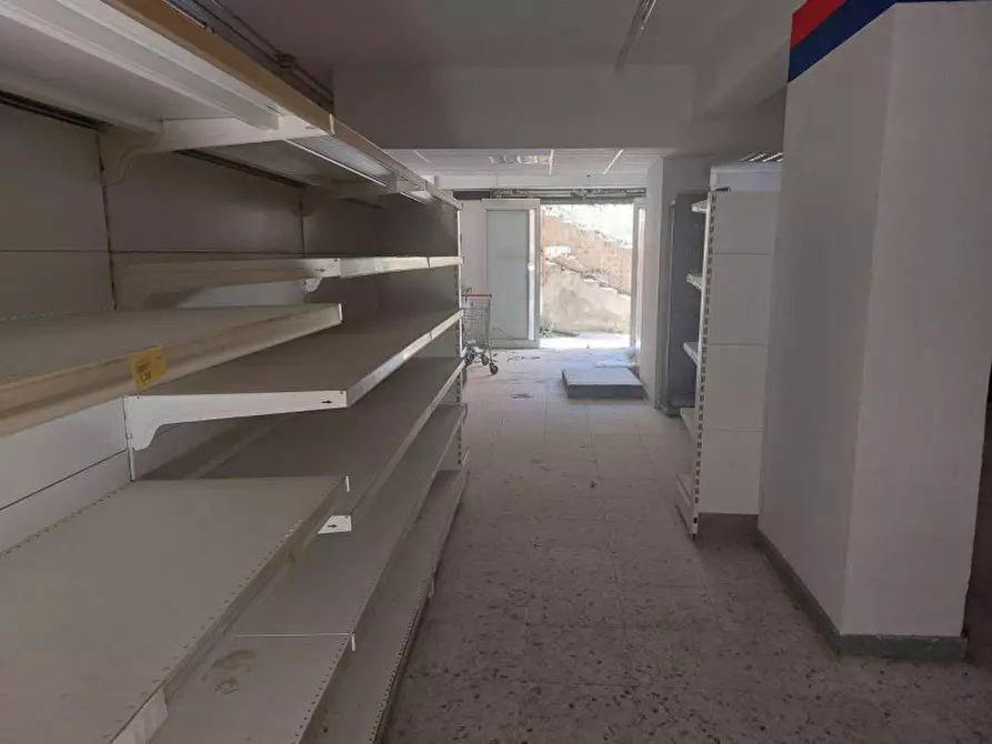 Immagine 5 di Negozio in vendita  in Via Roma, N. 26 a Gagliano Castelferrato