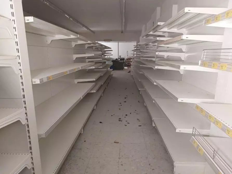 Immagine 6 di Negozio in vendita  in Via Roma, N. 26 a Gagliano Castelferrato