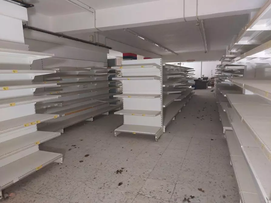 Immagine 7 di Negozio in vendita  in Via Roma, N. 26 a Gagliano Castelferrato