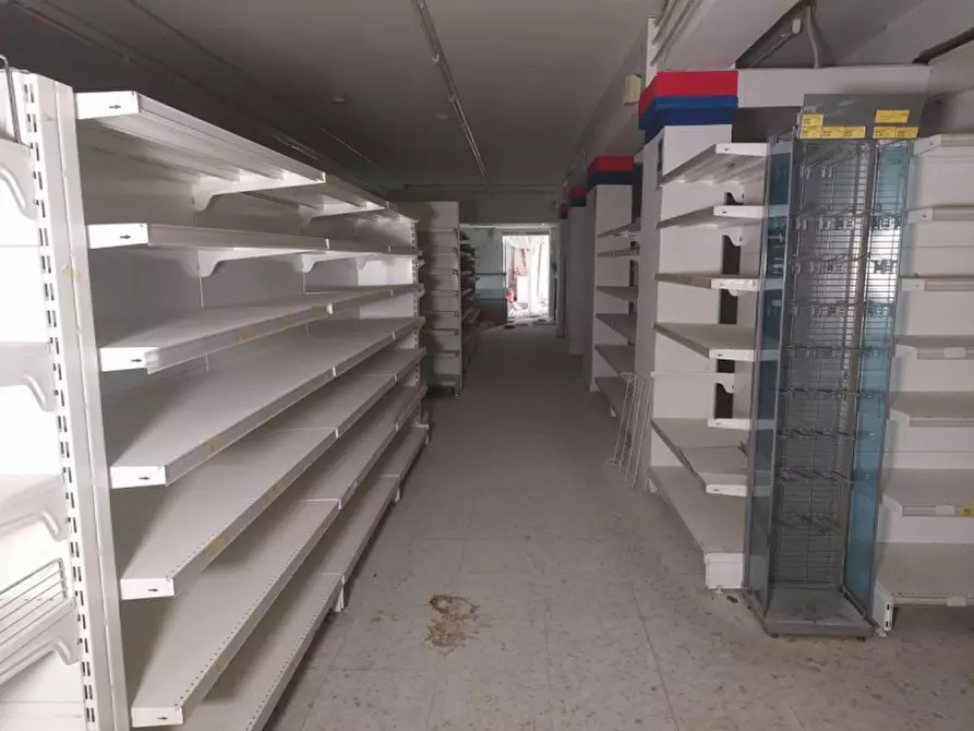 Immagine 8 di Negozio in vendita  in Via Roma, N. 26 a Gagliano Castelferrato