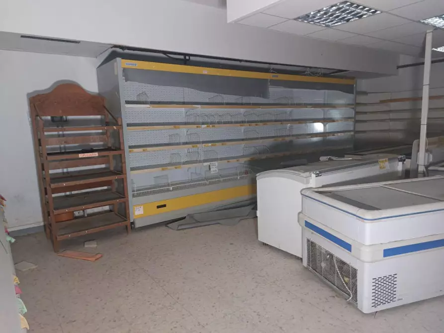 Immagine 11 di Negozio in vendita  in Via Roma, N. 26 a Gagliano Castelferrato