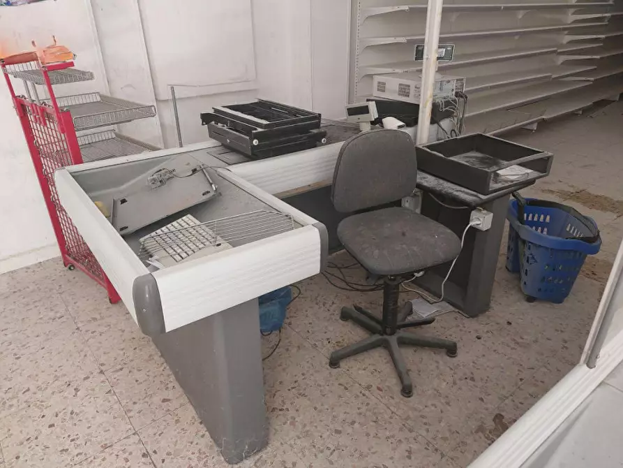 Immagine 15 di Negozio in vendita  in Via Roma, N. 26 a Gagliano Castelferrato