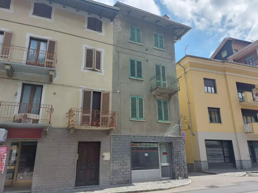 Immagine 2 di Palazzo in vendita  in Frazione Ponzone - Via Provinciale, N. 171 a Valdilana