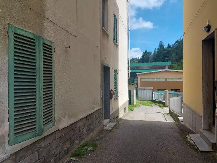 Immagine 4 di Palazzo in vendita  in Frazione Ponzone - Via Provinciale, N. 171 a Valdilana
