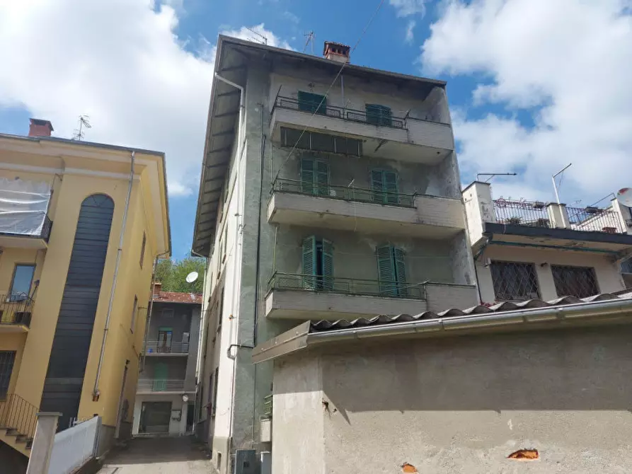Immagine 5 di Palazzo in vendita  in Frazione Ponzone - Via Provinciale, N. 171 a Valdilana