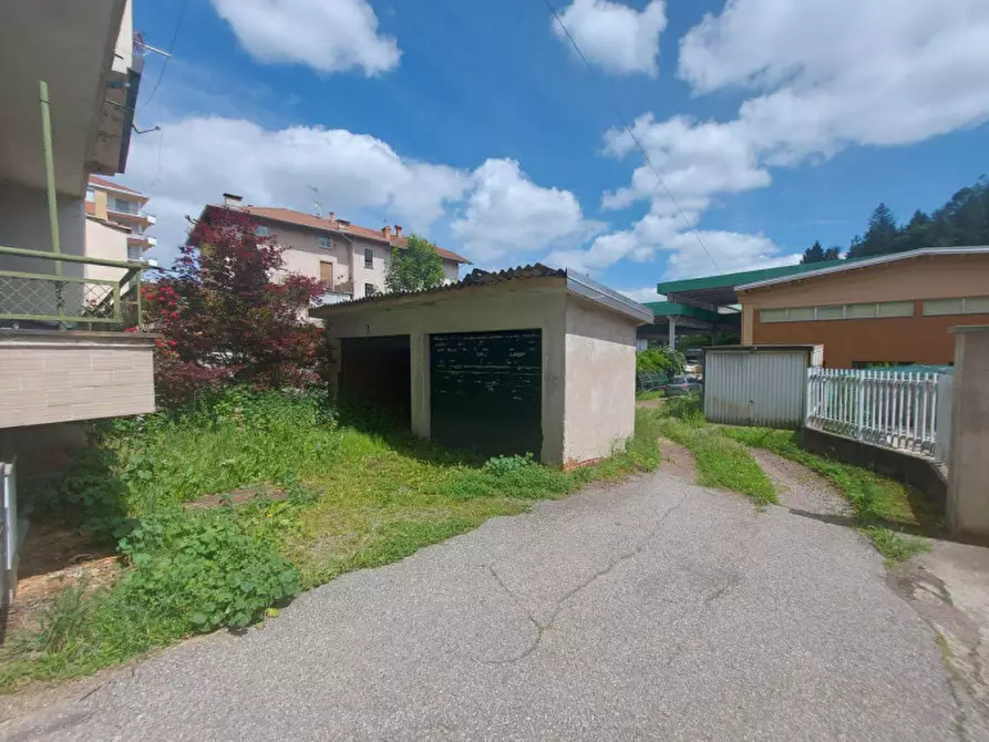 Immagine 6 di Palazzo in vendita  in Frazione Ponzone - Via Provinciale, N. 171 a Valdilana