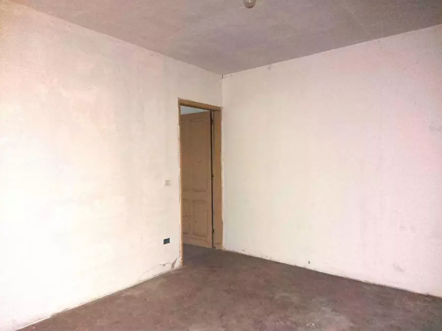 Immagine 11 di Palazzo in vendita  in Frazione Ponzone - Via Provinciale, N. 171 a Valdilana