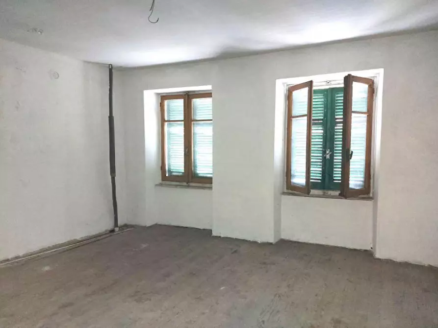 Immagine 12 di Palazzo in vendita  in Frazione Ponzone - Via Provinciale, N. 171 a Valdilana