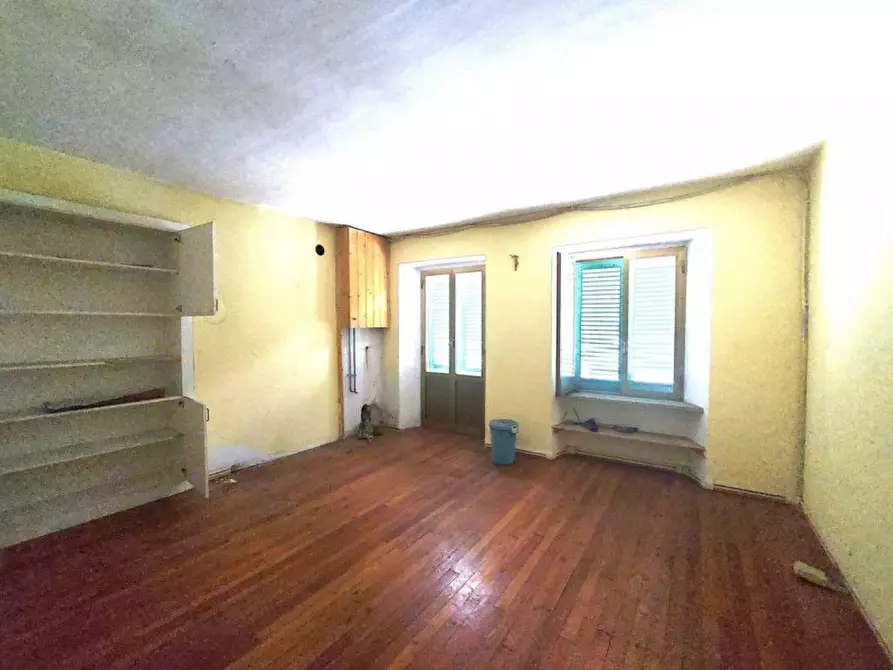 Immagine 14 di Palazzo in vendita  in Frazione Ponzone - Via Provinciale, N. 171 a Valdilana