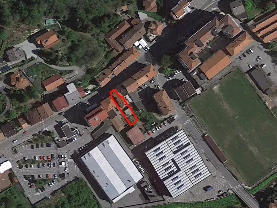 Immagine 28 di Palazzo in vendita  in Frazione Ponzone - Via Provinciale, N. 171 a Valdilana