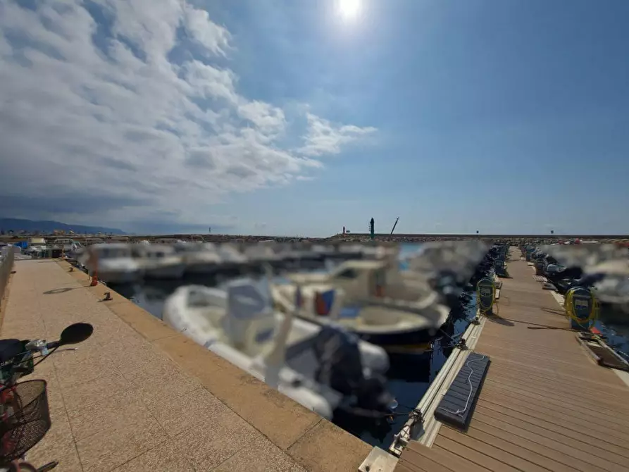 Immagine 4 di Posto auto in vendita  in Lungomare Marconi, N. snc a Borghetto Santo Spirito