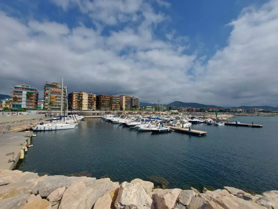 Immagine 8 di Posto auto in vendita  in Lungomare Marconi, N. snc a Borghetto Santo Spirito