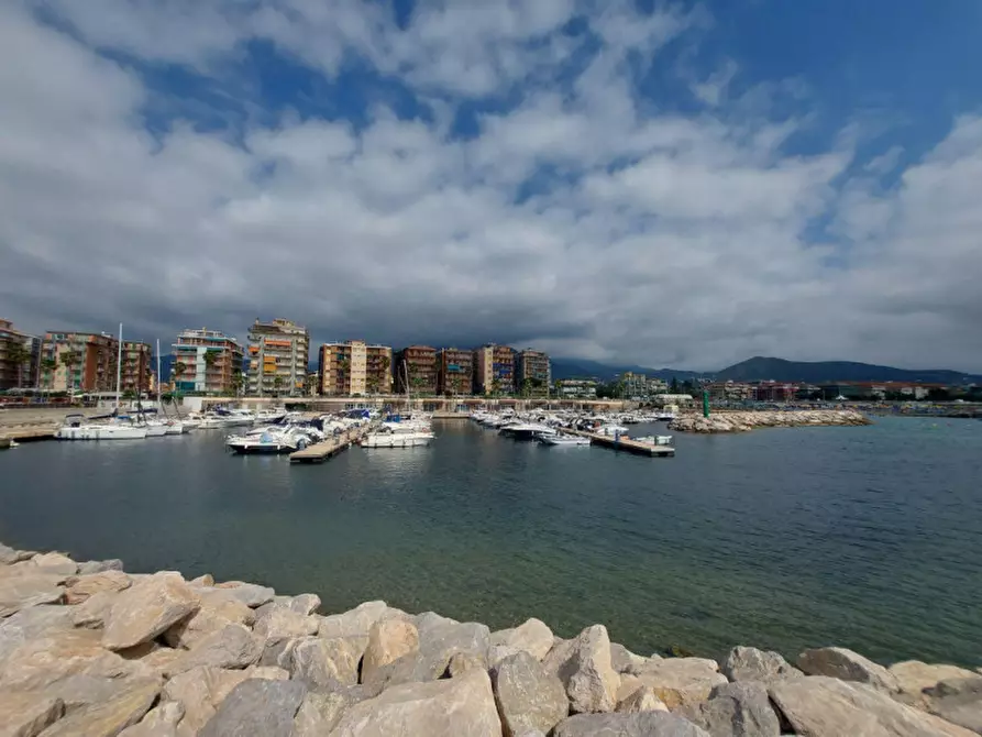 Immagine 9 di Posto auto in vendita  in Lungomare Marconi, N. snc a Borghetto Santo Spirito