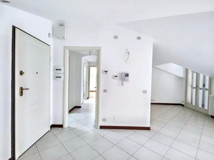 Immagine 1 di Appartamento in vendita  in Via Vittorio Emanuele II, N. 117 a Bordighera