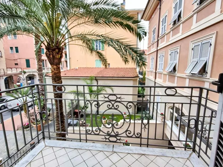 Immagine 11 di Appartamento in vendita  in Via Vittorio Emanuele II, N. 117 a Bordighera