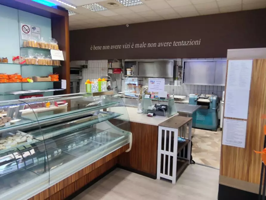 Immagine 12 di Negozio in vendita  in Via Malta, N. 22 a Asti