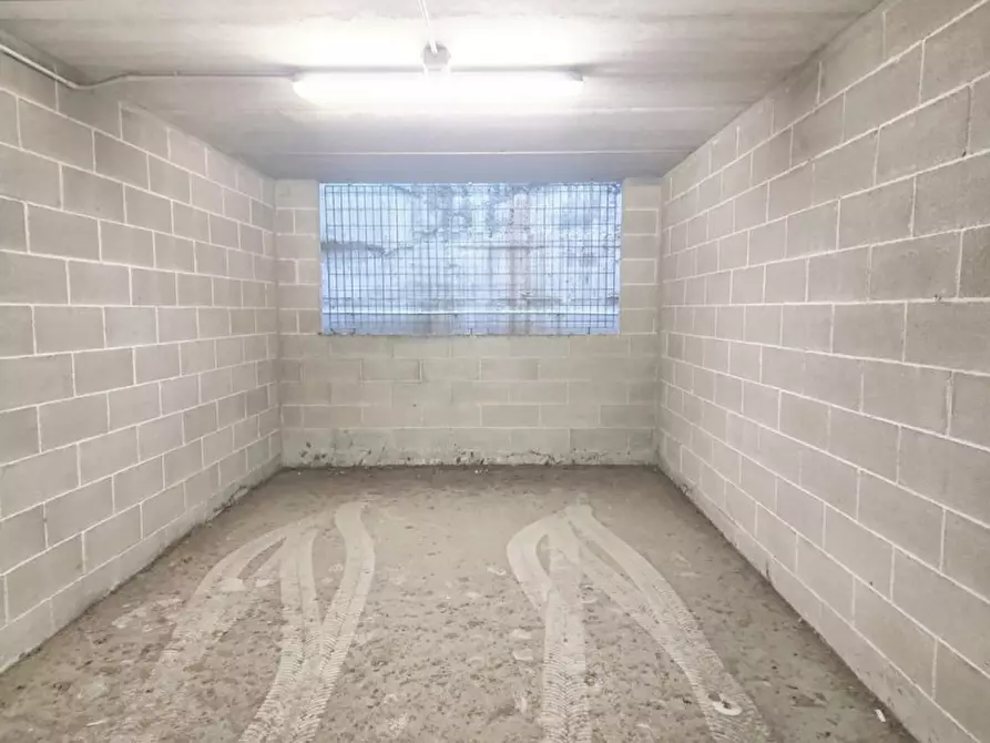 Immagine 1 di Posto auto in vendita  in Piazza Goffredo Mameli, N. snc a Imperia