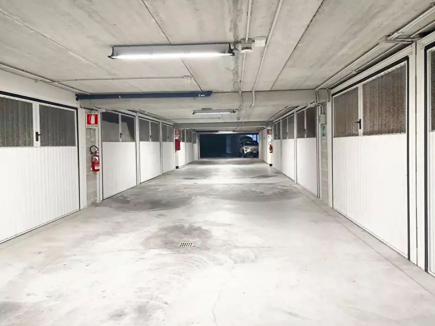 Immagine 7 di Posto auto in vendita  in Piazza Goffredo Mameli, N. snc a Imperia