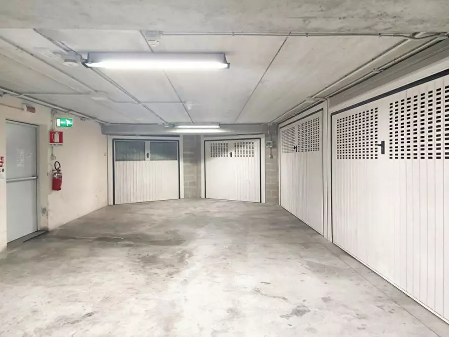 Immagine 9 di Posto auto in vendita  in Piazza Goffredo Mameli, N. snc a Imperia