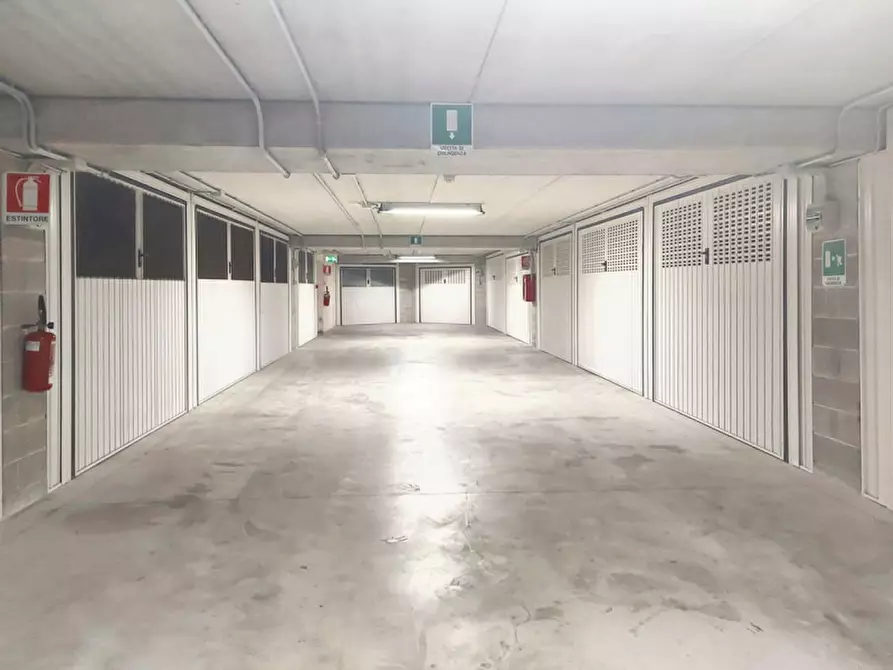 Immagine 13 di Posto auto in vendita  in Piazza Goffredo Mameli, N. snc a Imperia