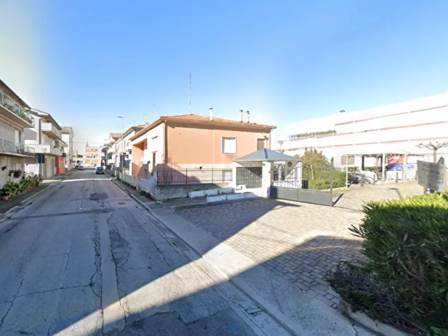 Immagine 4 di Cantina in vendita  in Via Adua, N. 22/A a Civitanova Marche