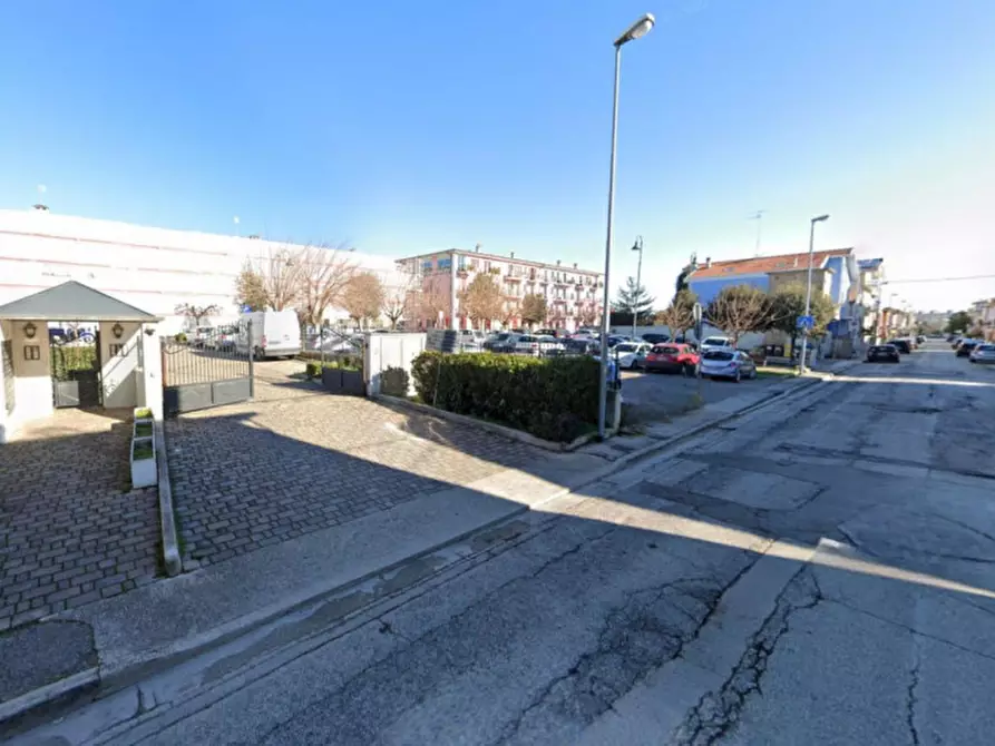 Immagine 5 di Cantina in vendita  in Via Adua, N. 22/A a Civitanova Marche