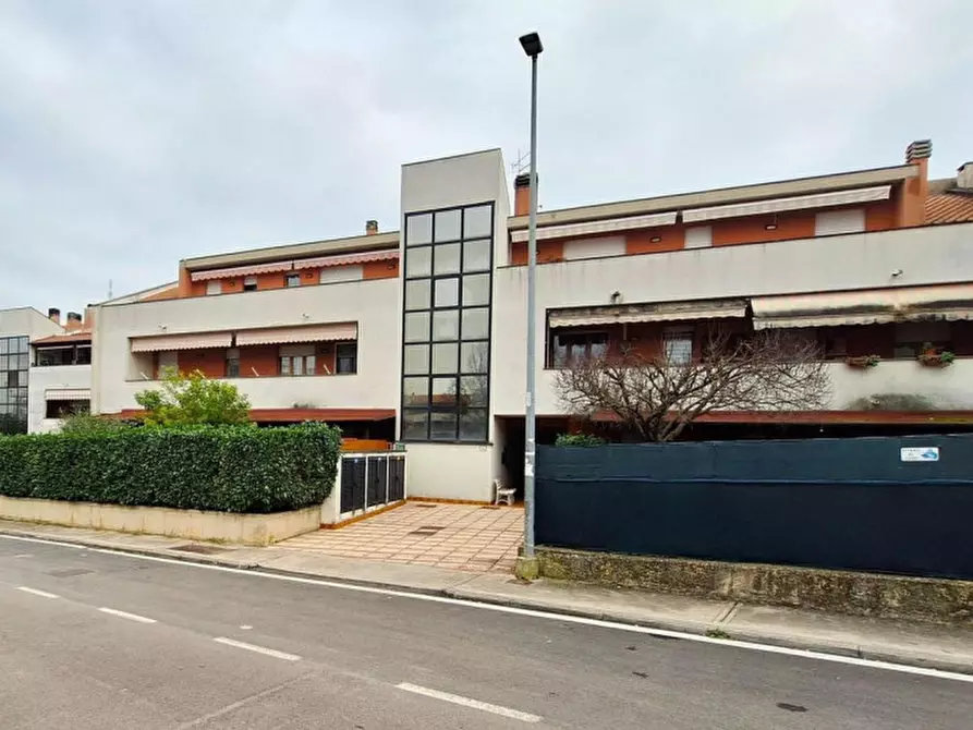 Immagine 1 di Appartamento in vendita  in Via della Zaffera, N. 48 a Deruta