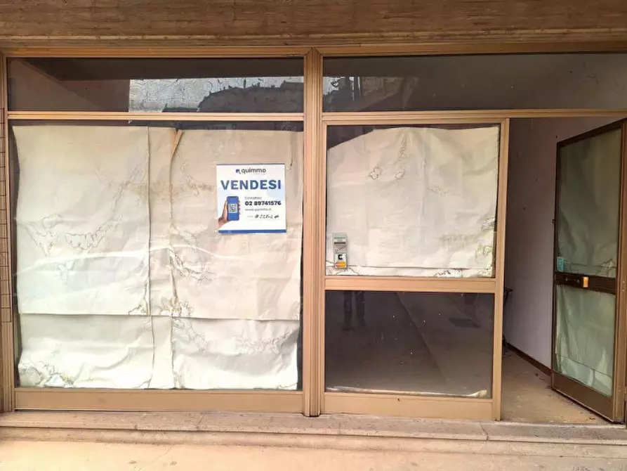 Immagine 2 di Negozio in vendita  in Via Tibertina sud, N. 220B a Deruta