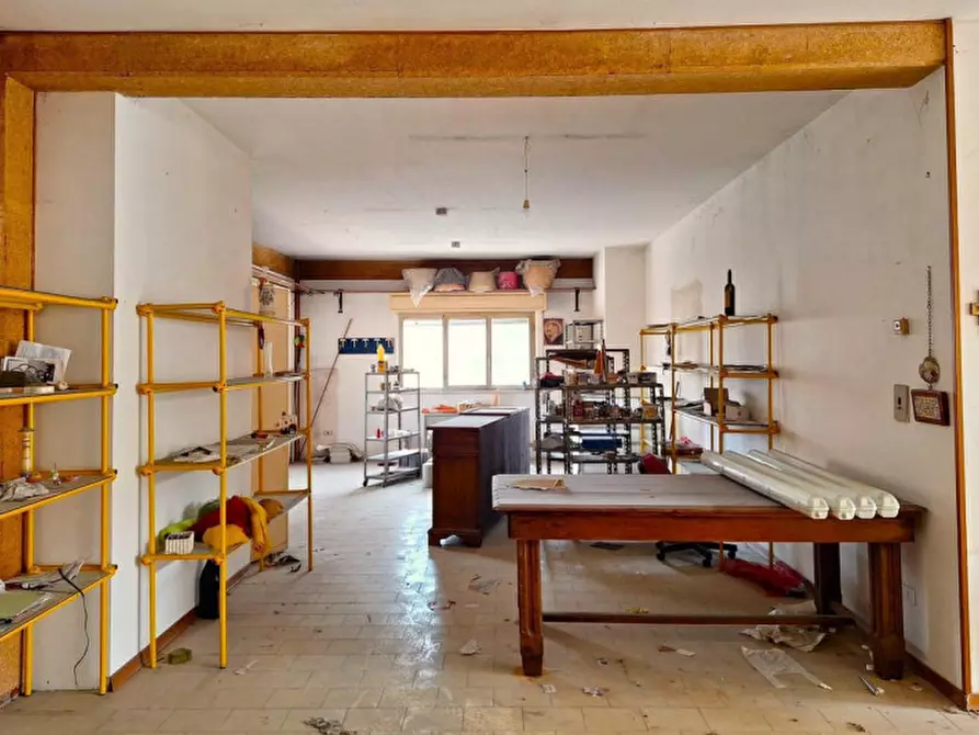 Immagine 4 di Negozio in vendita  in Via Tibertina sud, N. 220B a Deruta