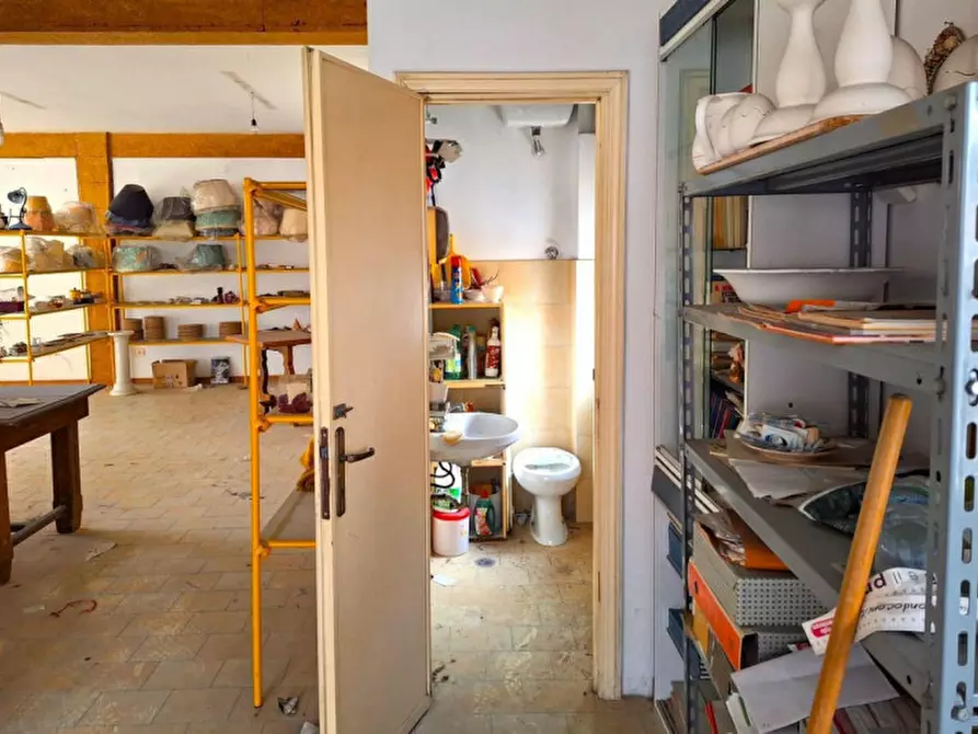 Immagine 5 di Negozio in vendita  in Via Tibertina sud, N. 220B a Deruta