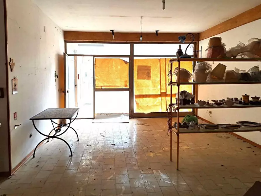 Immagine 6 di Negozio in vendita  in Via Tibertina sud, N. 220B a Deruta
