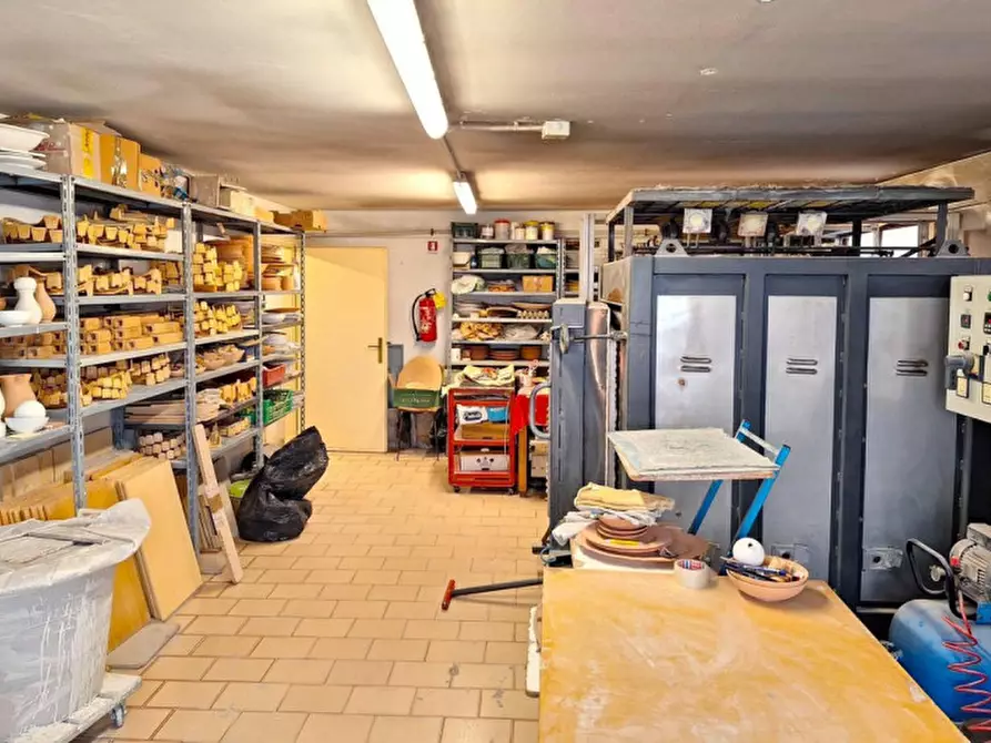 Immagine 9 di Negozio in vendita  in Via Tibertina sud, N. 220B a Deruta