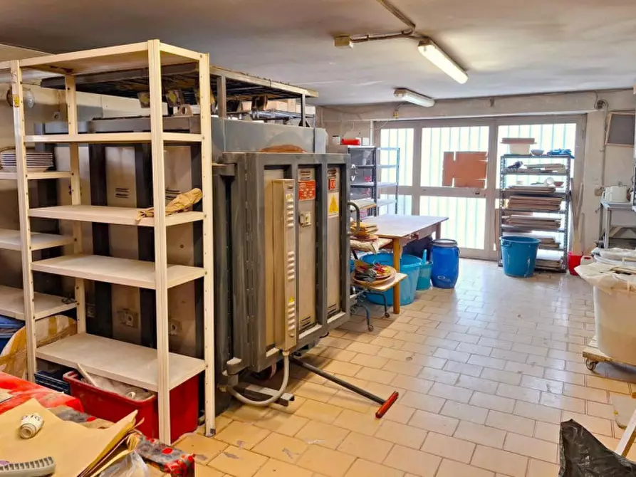 Immagine 10 di Negozio in vendita  in Via Tibertina sud, N. 220B a Deruta