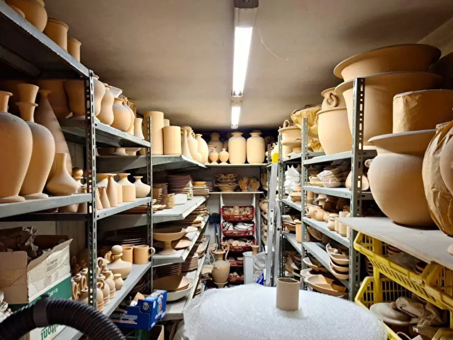 Immagine 12 di Negozio in vendita  in Via Tibertina sud, N. 220B a Deruta