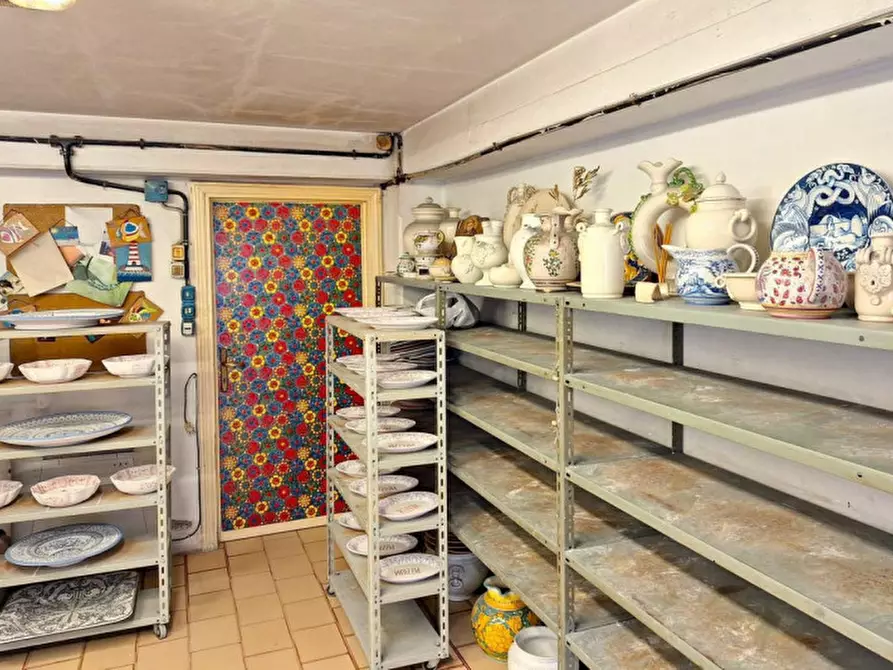 Immagine 13 di Negozio in vendita  in Via Tibertina sud, N. 220B a Deruta