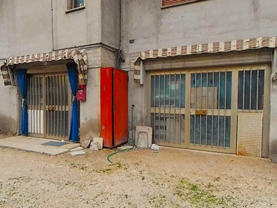 Immagine 15 di Negozio in vendita  in Via Tibertina sud, N. 220B a Deruta