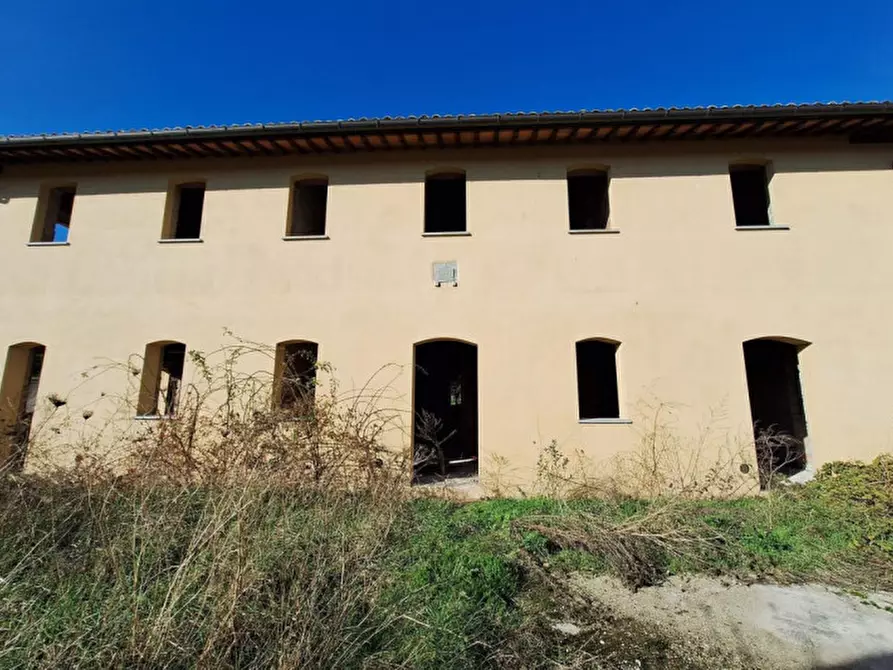 Immagine 2 di Palazzo in vendita  in Fraz. Branca, Via della Cascata, N. snc a Gubbio