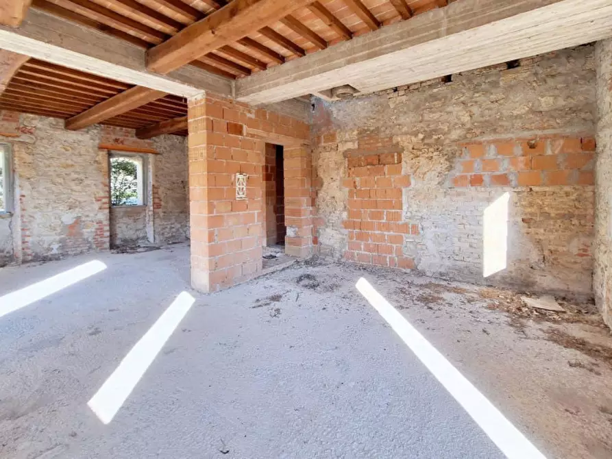 Immagine 3 di Palazzo in vendita  in Fraz. Branca, Via della Cascata, N. snc a Gubbio