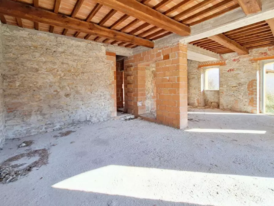 Immagine 4 di Palazzo in vendita  in Fraz. Branca, Via della Cascata, N. snc a Gubbio