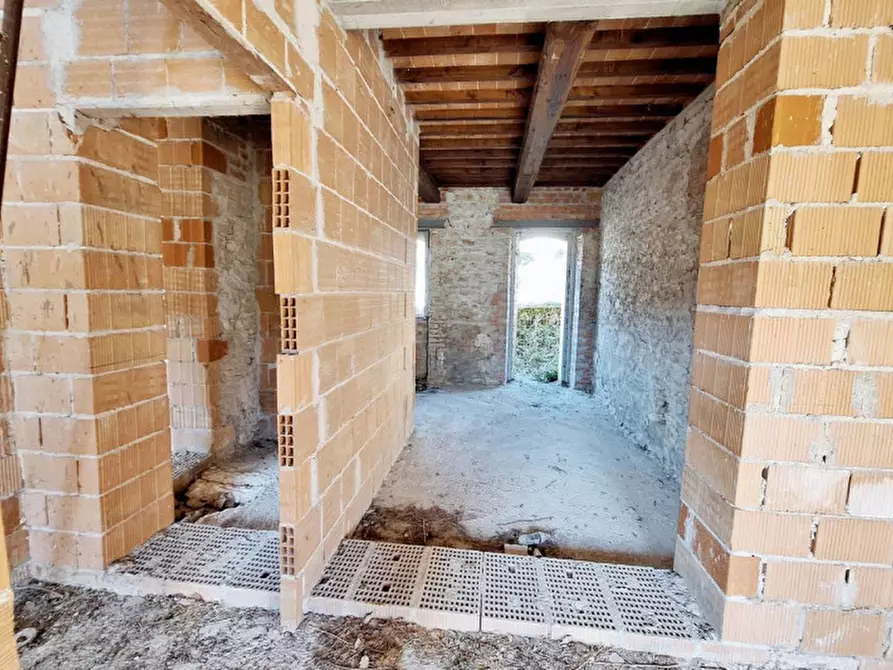 Immagine 5 di Palazzo in vendita  in Fraz. Branca, Via della Cascata, N. snc a Gubbio