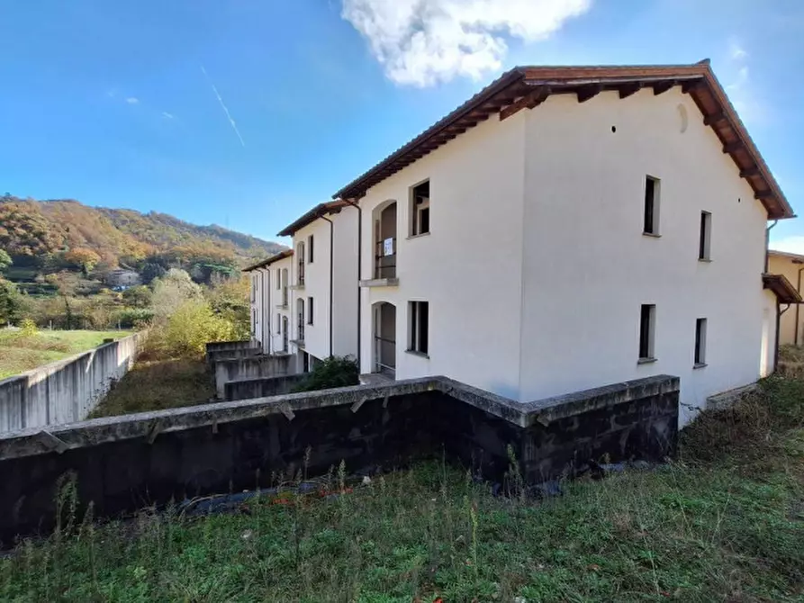 Immagine 10 di Palazzo in vendita  in Fraz. Branca, Via della Cascata, N. snc a Gubbio