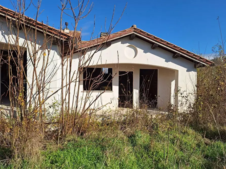 Immagine 15 di Palazzo in vendita  in Fraz. Branca, Via della Cascata, N. snc a Gubbio