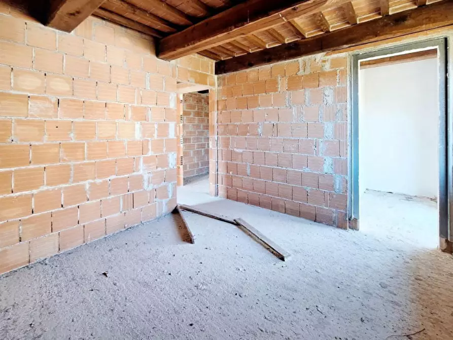 Immagine 18 di Palazzo in vendita  in Fraz. Branca, Via della Cascata, N. snc a Gubbio